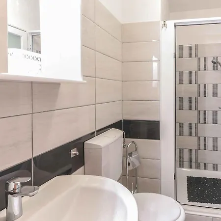 Apartment With A - C In Umag-istrien 44597 Umag